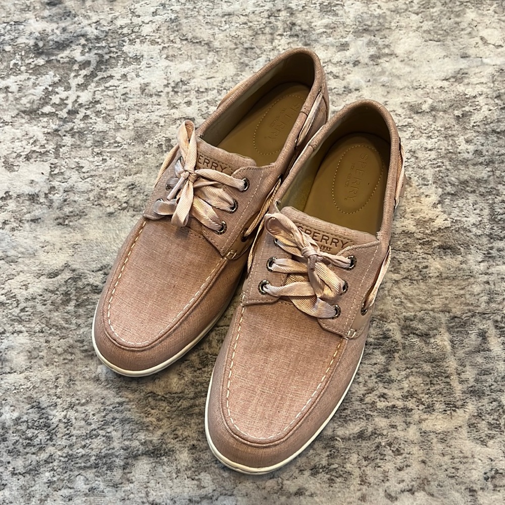 Dusty pink Women’s Sperry slip on shoes. Size 9.5